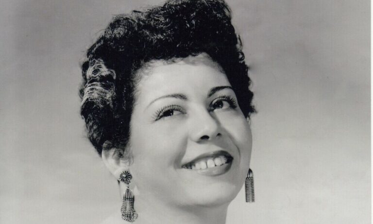 Ο τραγουδιστής που τίμησε εν ζωή τη Μαρίκα Νίνου