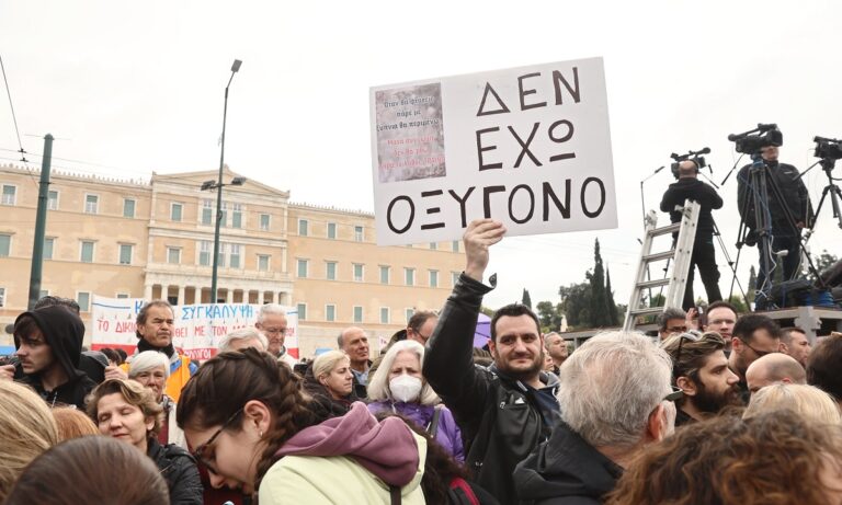 Παίρνουν τηλέφωνο εργαζόμενους για να περάσει η Παρασκευή αντί για απεργία ως άδεια;