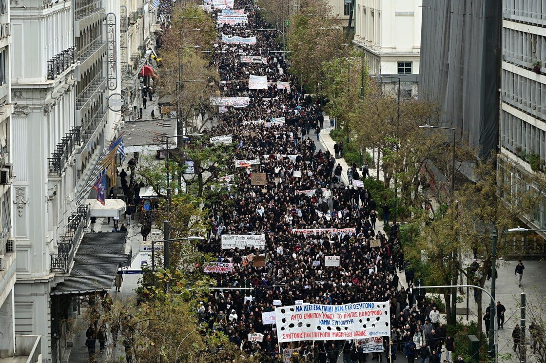 Έγκλημα στα Τέμπη: Τρόμος στο Μαξίμου από τη λαοθάλασσα μαθητών σε όλη τη χώρα – «Η νέα γενιά δεν σας συγχωρεί»