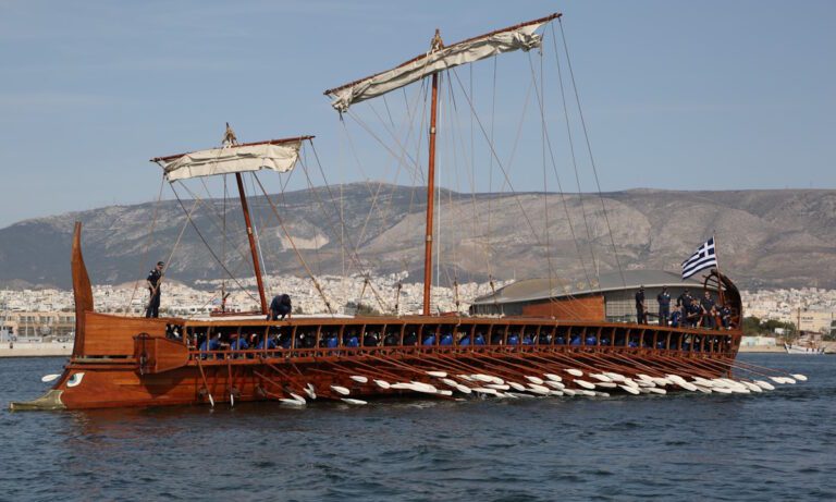 Το 1987 το Ελληνικό ναυτικό έφτιαξε μια τριήρη, το αρχαίο πολεμικό πλοίο