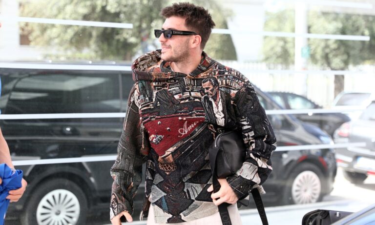 Πόσο κοστίζει το Hoodie που φόρεσε ο Ιωαννίδης στη συγκέντρωση της Εθνικής Ελλάδας…