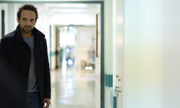 Διάφανη αγάπη: Ο Παυλίδης ανακαλύπτει την εμπλοκή του πάτερ Συμεών στον Φοίνικα!