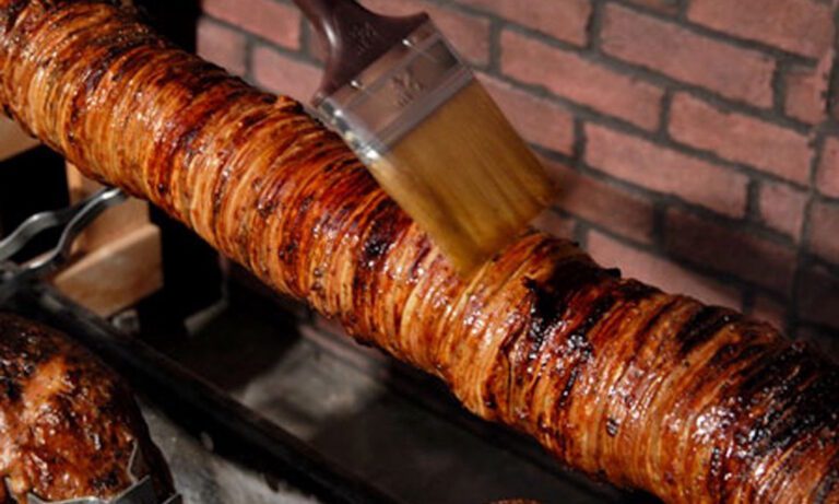 Τι σημαίνει κοκορέτσι;