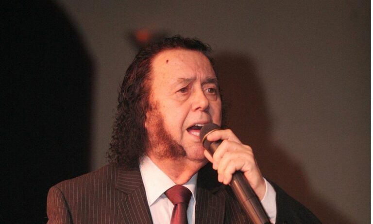 Ένα καθηλωτικό video με τον Σταμάτη Κόκοτα σε στιγμές πρόβας