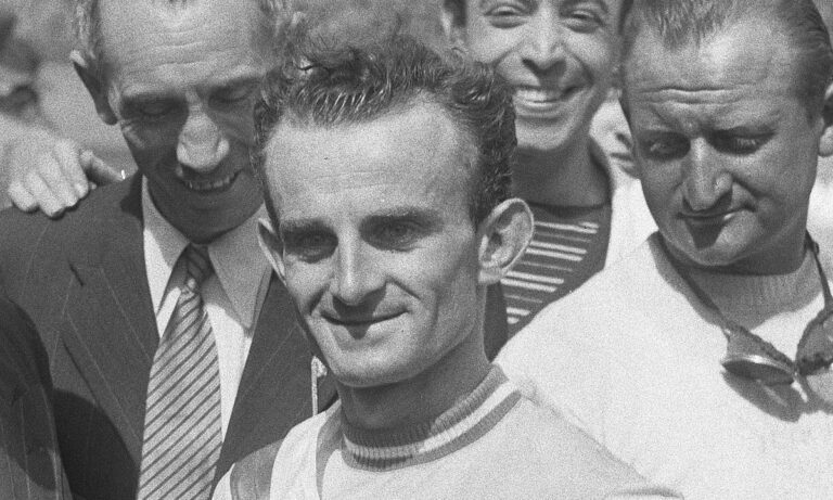 Κατά τη διάρκεια του αγώνα του έδιναν ένα μπουκάλι που νόμιζες ότι είχε νερό αλλά είχε υδράργυρο. Το έκαναν για να κερδίσει