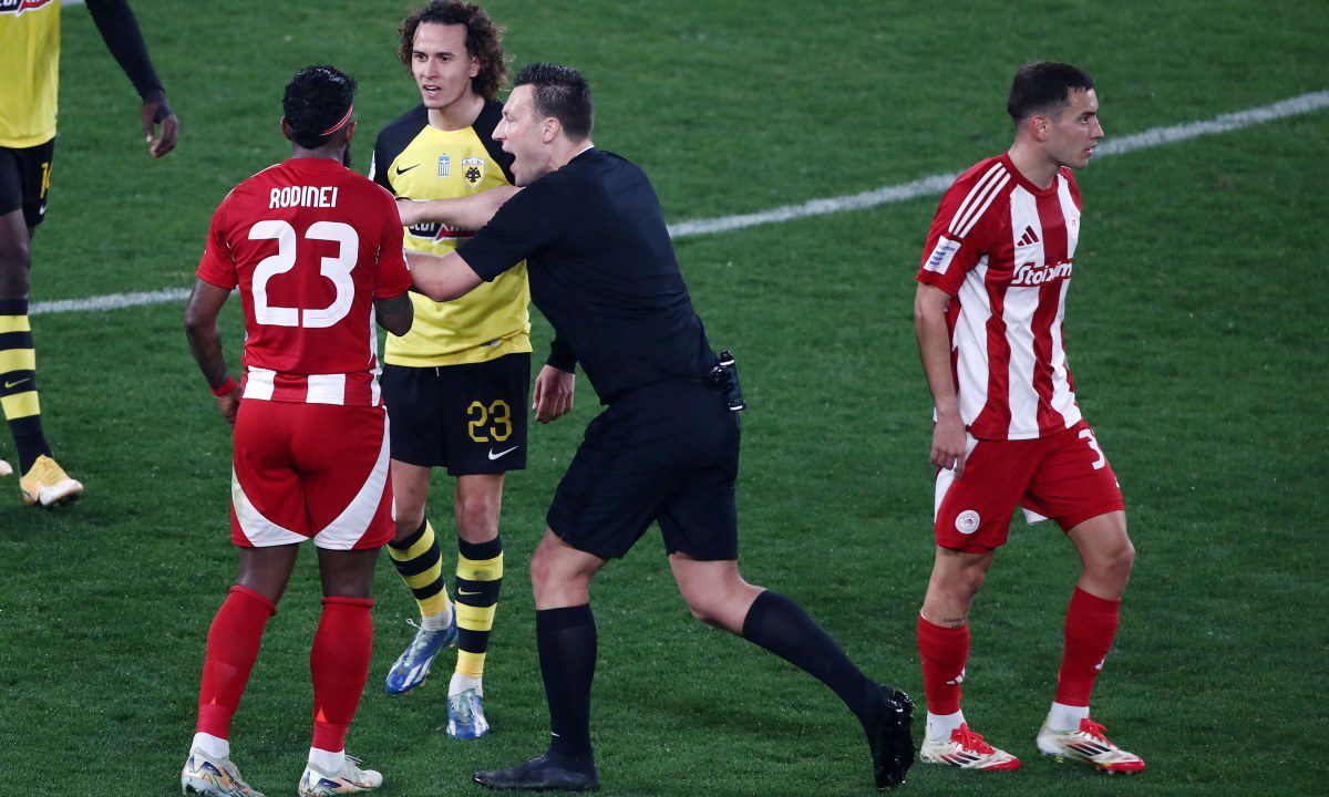 Πυρ και μανία ο Νικολακόπουλος με τον διαιτητή στο ΑΕΚ – Ολυμπιακός