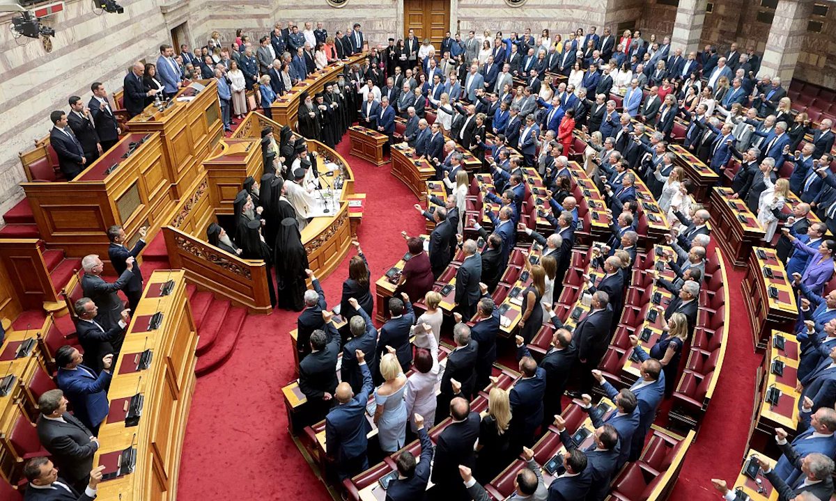 Ξέρεις που διαφέρει η πρόταση μομφή από την πρόταση δυσπιστίας;