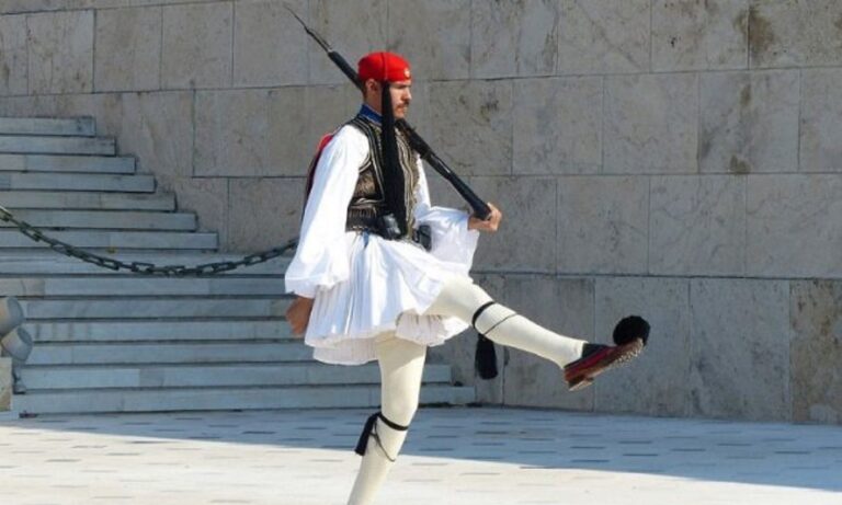 Τι σημαίνει η λέξη Τσολιάς;