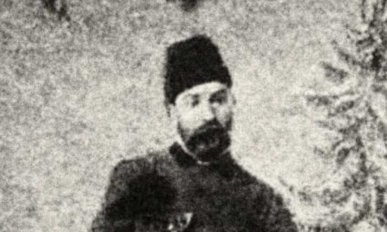 Έγραψε βιβλίο που αποκαλύπτει τον δολοφόνο του αδελφού του, τον οποίο δεν αποκάλυψε ποτέ στη μητέρα του