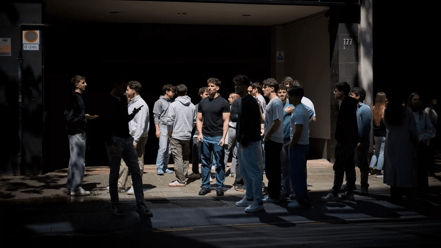 Το μπλακ άουτ στην Ισπανία έδειξε γιατί δεν πρέπει ποτέ να λείψουν τα μετρητά από την αγορά – Οι κάρτες έγιναν άχρηστες από τη μια στιγμή στην άλλη