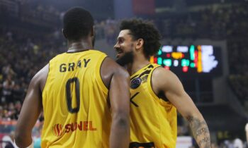 Μπάσκετ: ΑΕΚάρα για φίλημα, πάτησε τη Ναντέρ 104-69 και προκρίθηκε στο Final 4