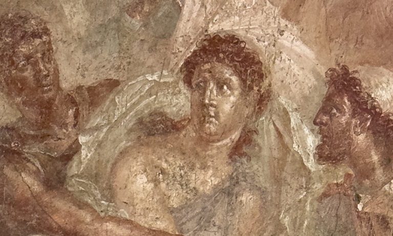 Ντύθηκε κορίτσι για να μην πάει στον πόλεμο. Τον ανακάλυψαν όταν του έφεραν όπλα και τα άρπαξε πρώτος. Ήταν ο Αχιλλέας.