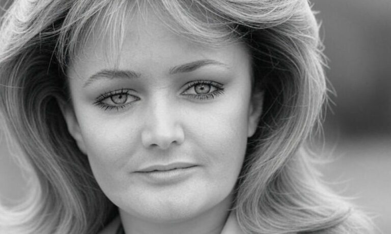 Της είπαν να αλλάξει το όνομά της, να αλλάξει τη φωνή της, να αλλάξει τον εαυτό της. Τελικά άλλαξε την ιστορία της μουσικής.