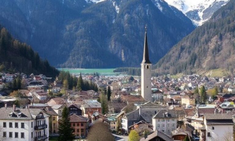 Ελβετικό φράγκο: Ομαδική αγωγή κατά του ελληνικού δημοσίου από δανειολήπτες – Ζητούν αποζημίωση 100.000 ευρώ έκαστος