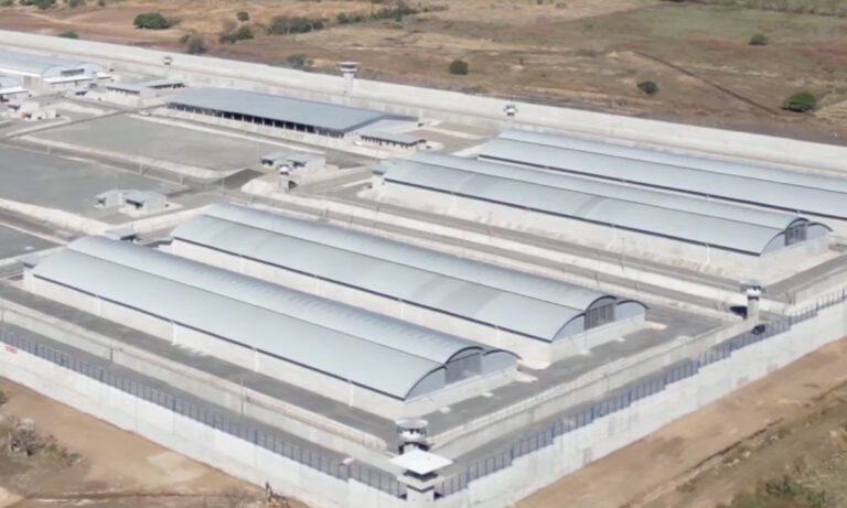 Η φυλακή που χτίστηκε δίπλα σε ηφαίστειο. Μια φορά μπήκες, δεν ξαναβγαίνεις