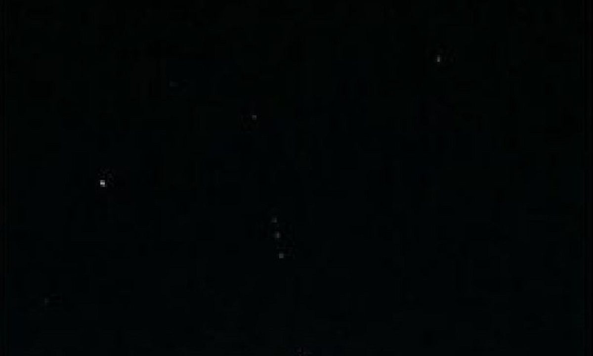 Γιατί εμφανίζονται μυστηριώδη λαμπερά αντικείμενα άγνωστης ταυτότητας πάνω από το Ιράν