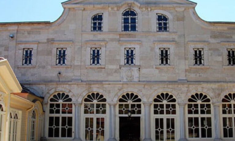 Γιατί η κεντρική πύλη του Πατριαρχείου παραμένει κλειστή και σφραγισμένη μέχρι και σήμερα;