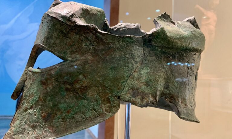 Από που βγήκε η έκφραση: Αυτός είναι βλάκας με περικεφαλαία