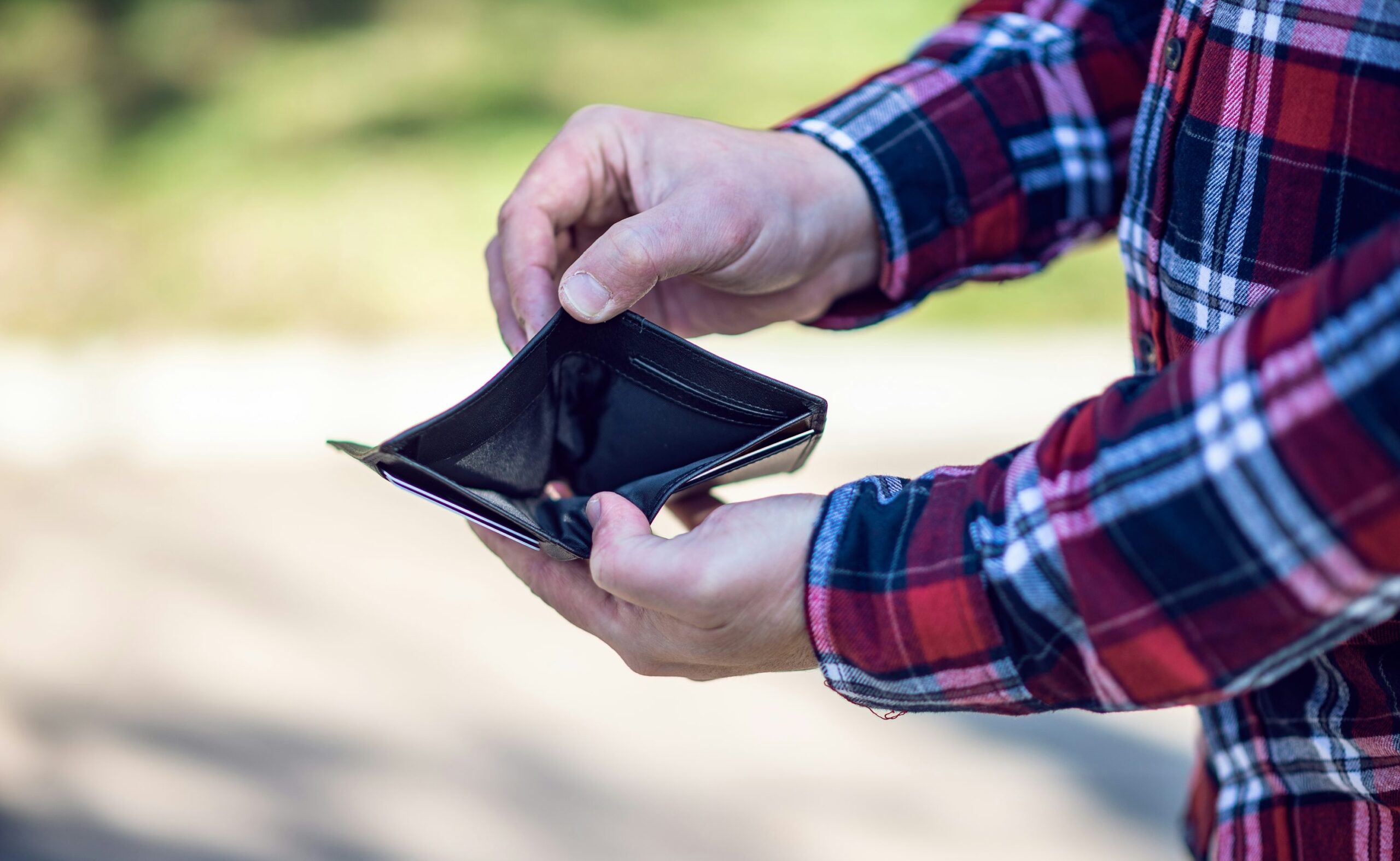 Συντάξεις: Οργή για την αναλγησία της κυβέρνησης – Αρνούνται να τις καταβάλουν πριν το Πάσχα και καταδικάζουν τους συνταξιούχους σε γιορτές φτώχειας!