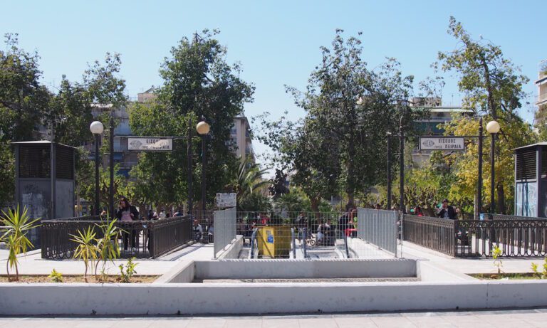 Γιατί η Πλατεία Βικτωρίας ονομάστηκε έτσι, μετά έγινε Πλατεία Κυριακού και μετά ξανά Πλατεία Βικτωρίας;