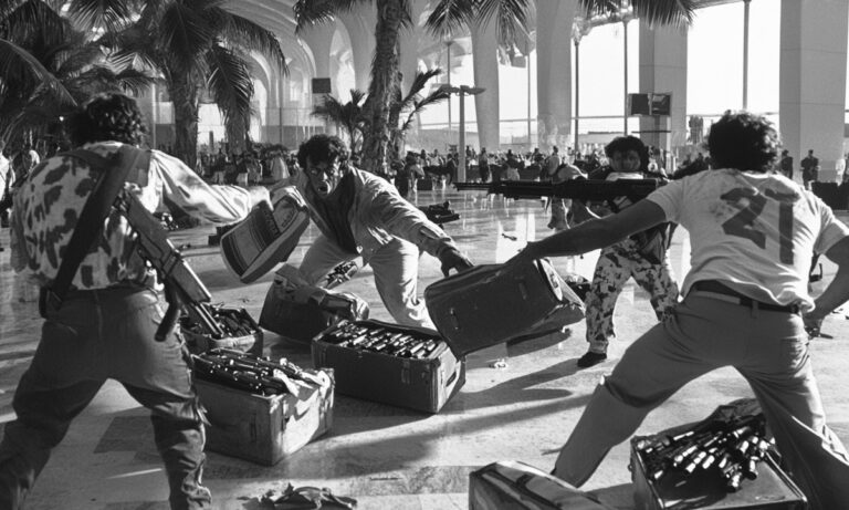 Το αποτυχημένο πραξικόπημα του 1981 με τους μισθοφόρους που παρίσταναν ομάδα ράγκμπι