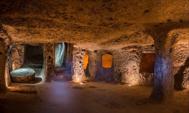 Τούρκος έκανε ανακαίνιση στο σπίτι του και βρήκε από πίσω μια χαμένη υπόγεια πόλη 20.000 ανθρώπων