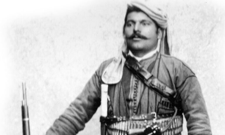 Ένιωσε την προδοσία, έζησε τον ξεριζωμό, πέθανε με το όπλο στο χέρι – Η συγκλονιστική ιστορία του Μουράτ