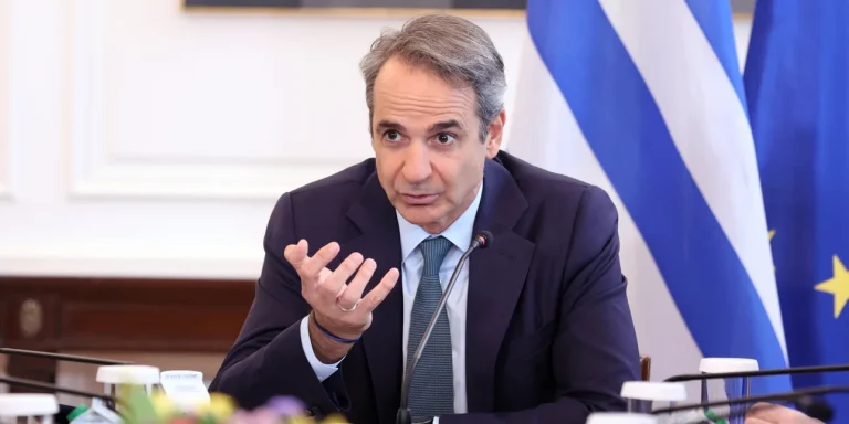 Κυριάκος Μητσοτάκης – ΟΠΕΚΕΠΕ: Αντί να απολογηθεί για το σκάνδαλο, παρουσιάστηκε σαν «Μέγας Αλέξανδρος» που θα κόψει τον «γόρδιο δεσμό» της διαφθοράς