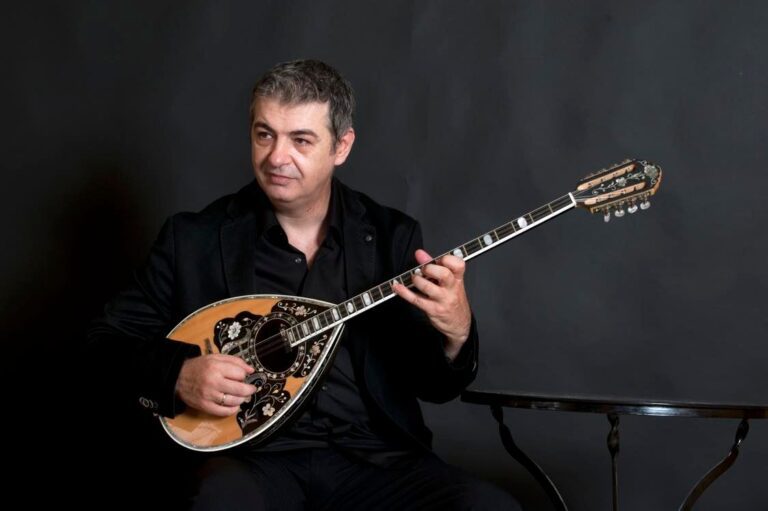 Ένας μάγος του μπουζουκιού έχει σήμερα γενέθλια