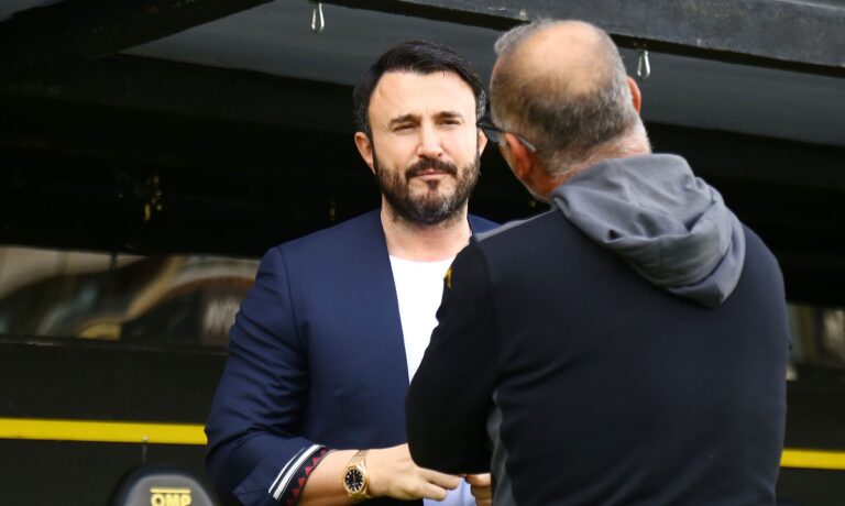 Η ώρα της συνέντευξης Τύπου του Καρυπίδη και η παρουσίαση του Ρούμπεν Ρέγιες