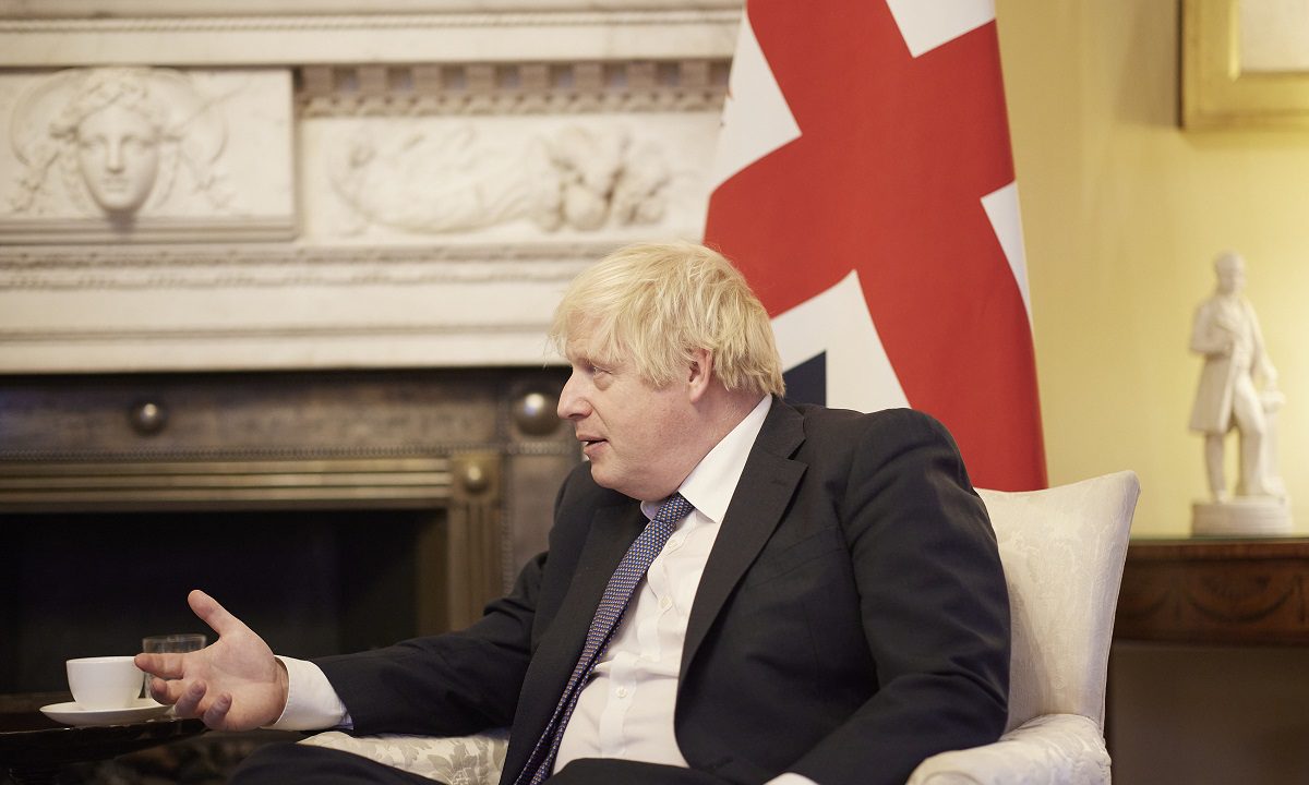 Γεννήθηκε στη Νέα Υόρκη, παραιτήθηκε από την Αμερικάνικη υπηκοότητα και έγινε πρωθυπουργός της Μ. Βρετανίας