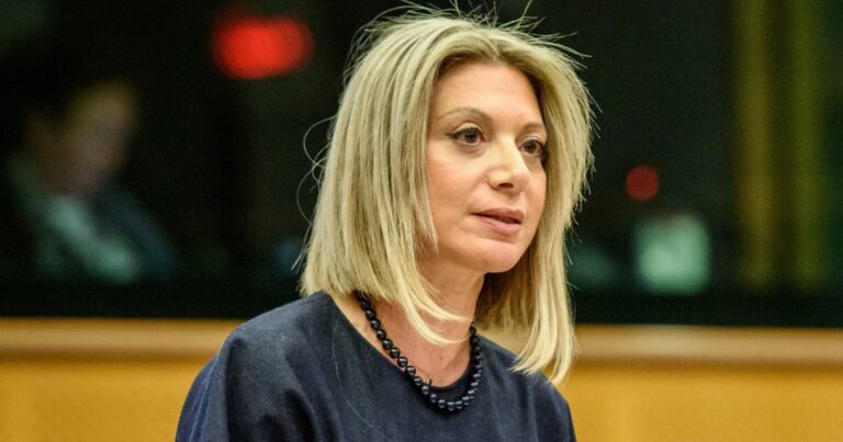 Μαρία Καρυστιανού για την προανακριτική κοροϊδίας που «ξεπλένει» Καραμανλή: «Ύβρις και αλαζονεία, αλλά το ‘’κουκούλωμα’’ δεν θα σας σώσει»