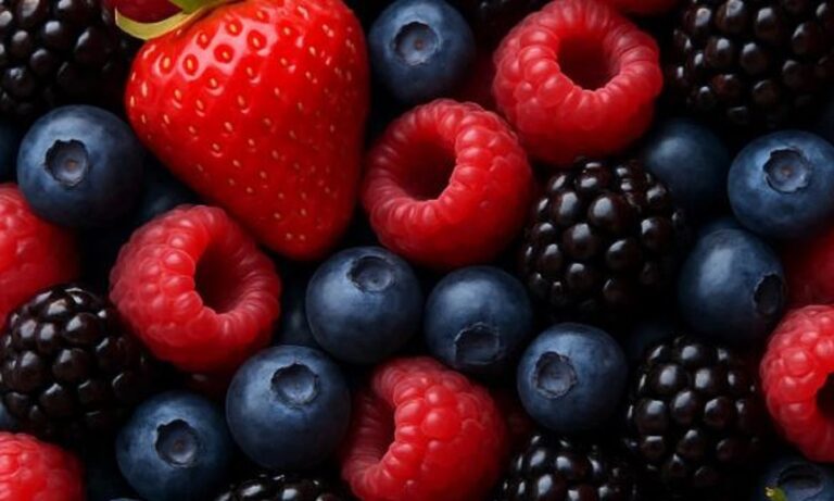 Αυτές είναι οι διαφορές ανάμεσα στα κόκκινα και τα μαύρα μούρα