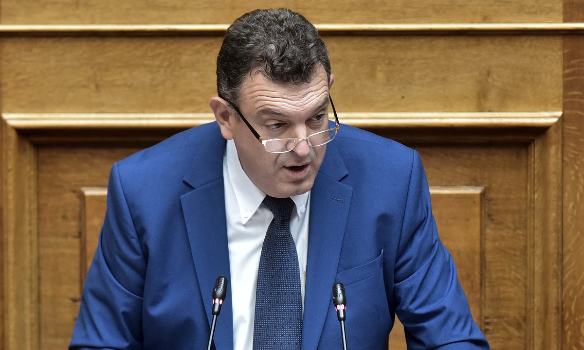 Ζητάνε την έδρα από τον βουλευτή που κατέβασε τις βλάσφημες εικόνες στην Πινακοθήκη
