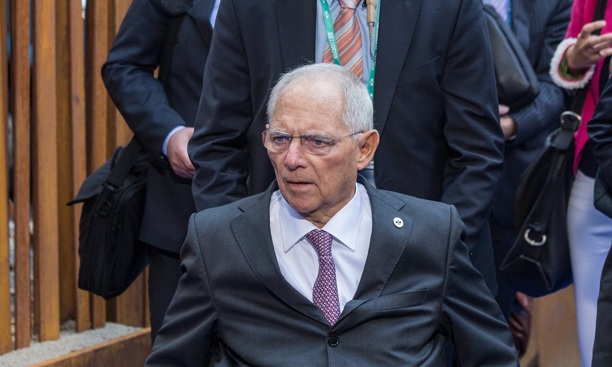 Θα τρίζουν τα κόκκαλα του Σόιμπλε με τα ελληνικά ομόλογα και τη σχέση τους με τα γερμανικά