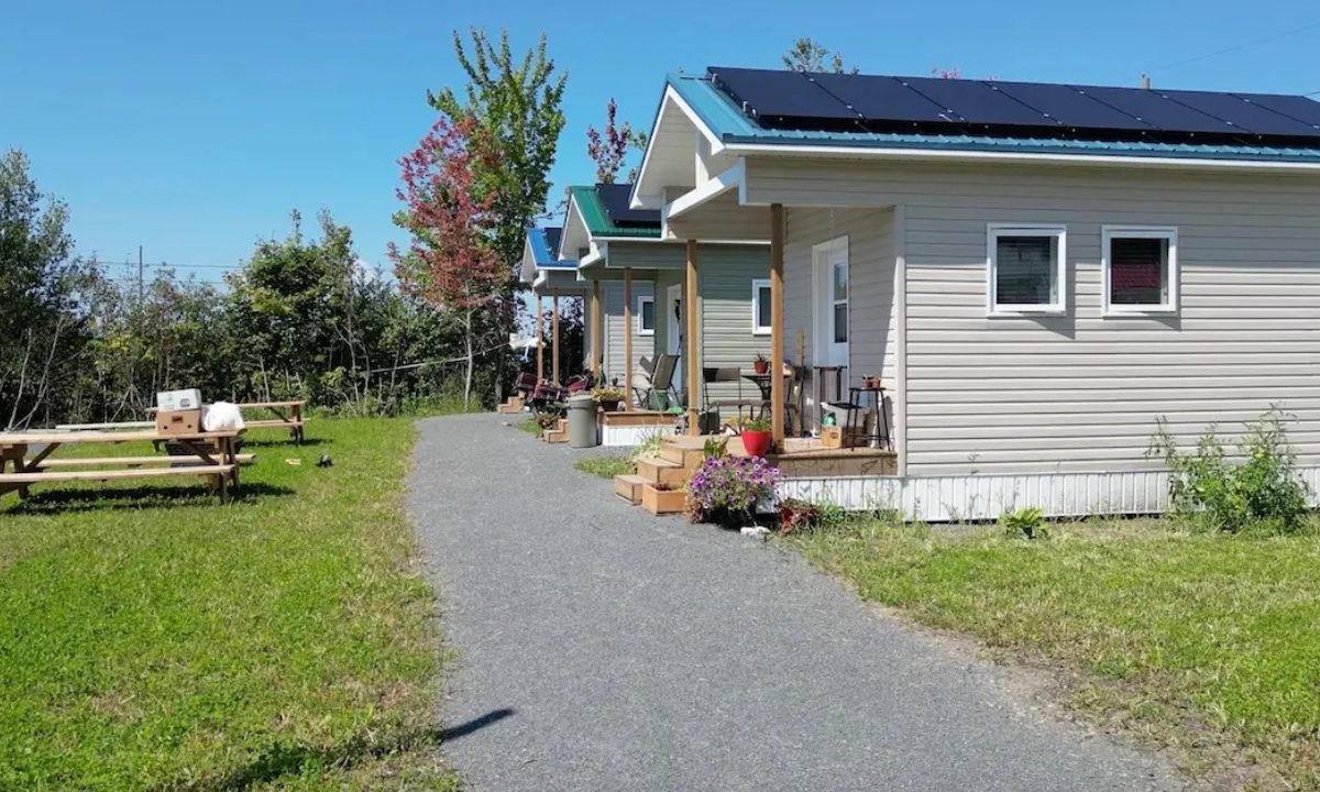 Ένας εκατομμυριούχος πούλησε την εταιρεία του και με 4 εκατ. δολάρια έφτιαξε… μια ολόκληρη κοινότητα για άστεγους