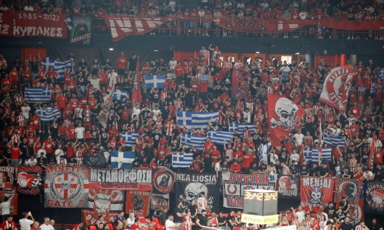 Με Ελληνικές σημαίες και Κολοκοτρώνη απαντούν στον Αταμάν οι οπαδοί του Ολυμπιακού (vid+pics)