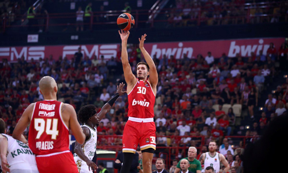 Ολυμπιακός : Δεν κουνιέται φύλλο για Πετρούσεφ