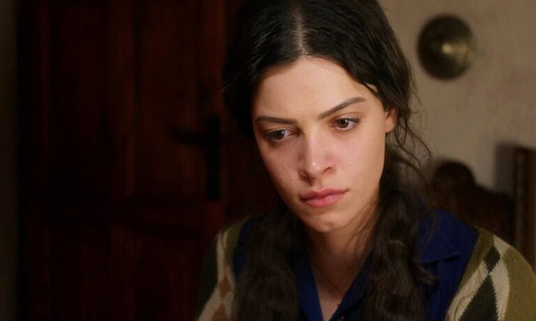 Άγιος έρωτας επόμενα επεισόδια: Η Δώρα λέει στη Χλόη πως είναι ζευγάρι με τον Αργύρη – Αυτή είναι η μάνα της Δώρας!