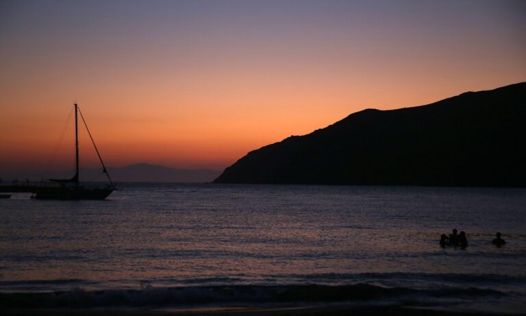 Η ξένη ταινία που γυρίστηκε στην Ελλάδα, έκανε τρελή επιτυχία και έβαλε το νησί στον τουριστικό χάρτη – Έρχονταν και έρχονται από όλα τα μέρη του κόσμου