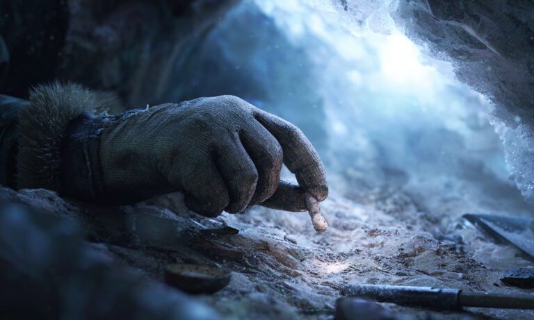 Τη βρήκαν σε μια σπηλιά της Σιβηρίας. Δεν ήταν άνθρωπος. Δεν ήταν Νεάντερταλ. Ήταν κάτι άλλο, ξεχασμένο από την Ιστορία.