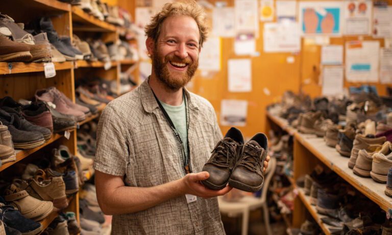 Υπάρχει οργάνωση για ανθρώπους που έχουν διαφορετικό νούμερο παπουτσιού σε κάθε πόδι, για να μην αγοράζουν 2 ζευγάρια