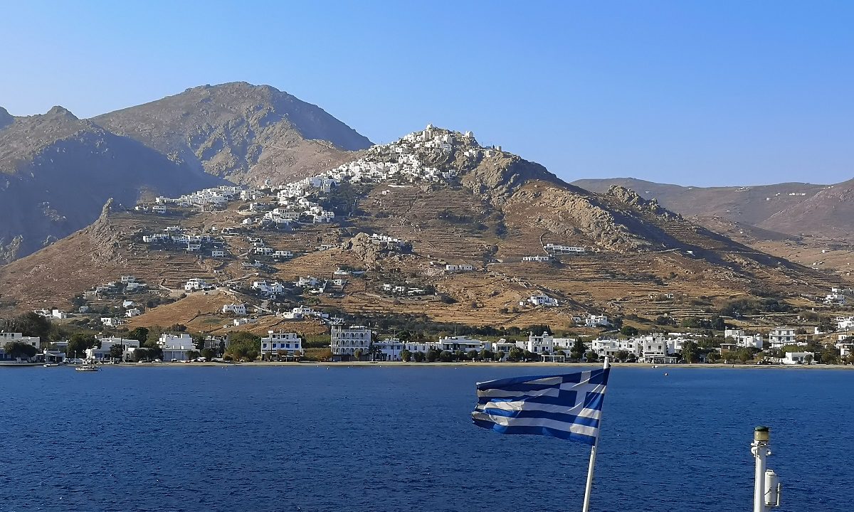 Στην Ελληνική Γλώσσα τα φωνήεντα έχουν δύο χαρακτηριστικά που δεν υπάρχουν σε καμία άλλη γλώσσα στον κόσμο