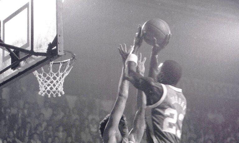 Αυτό είναι το πασίγνωστο Πανεπιστήμιο που έπαιξε μπάσκετ ο Μάικλ Τζόρνταν