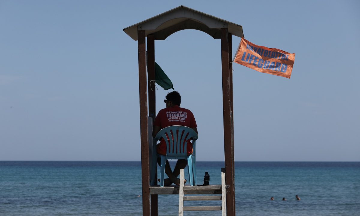 Ναυαγοσώστες: Εγκληματική αμέλεια των δήμων – Μόλις στο 20% οι προσλήψεις