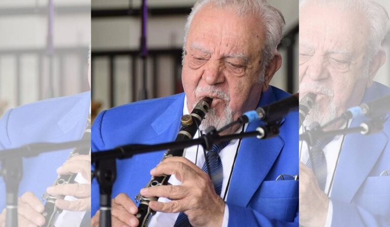 Ο Πετρολούκας μιλάει για τη ζωή του και παίζει το θεϊκό κλαρίνο του