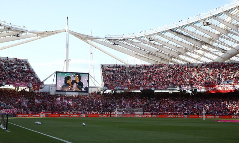 Η επινόηση του πλαγίου άουτ ήταν μια ιδέα που στην αρχή υπήρχε σύγχυση αν θα είναι με πόδια ή χέρια