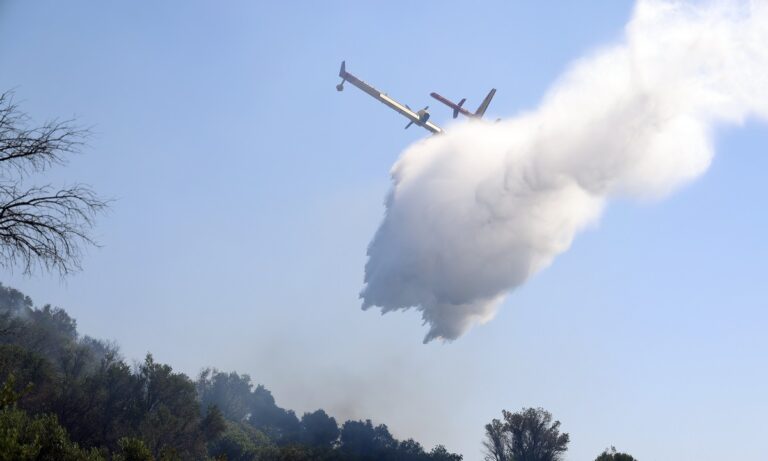 Φωτιά στην Παιανία: Ήχησε το 112 – Υπό έλεγχο με ισχυρή κινητοποίηση επίγειων και εναέριων δυνάμεων