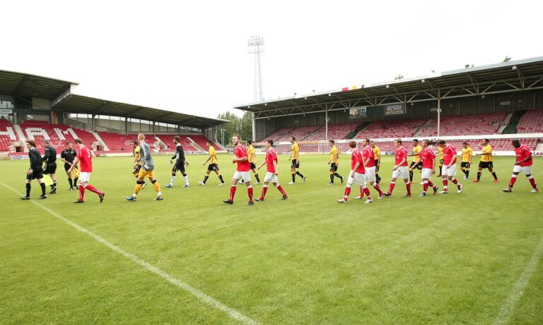Όταν η ΑΕΚ κέρδισε τη Ρέξαμ με 1-3 – Οι Άγγλοι τότε αγωνίζονταν στο Α’ τοπικό – Τώρα πάνε για Premier League