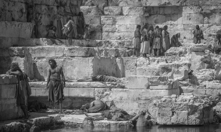 Οι Αθηναίοι αιχμάλωτοι πέθαιναν δίπλα σε νεκρούς και ακαθαρσίες. Όσοι απήγγειλαν Ευριπίδη, σώθηκαν.